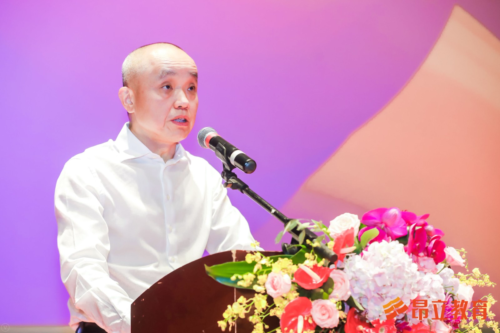 董事长、总裁致辞.jpg 董事长、总裁致辞.jpg