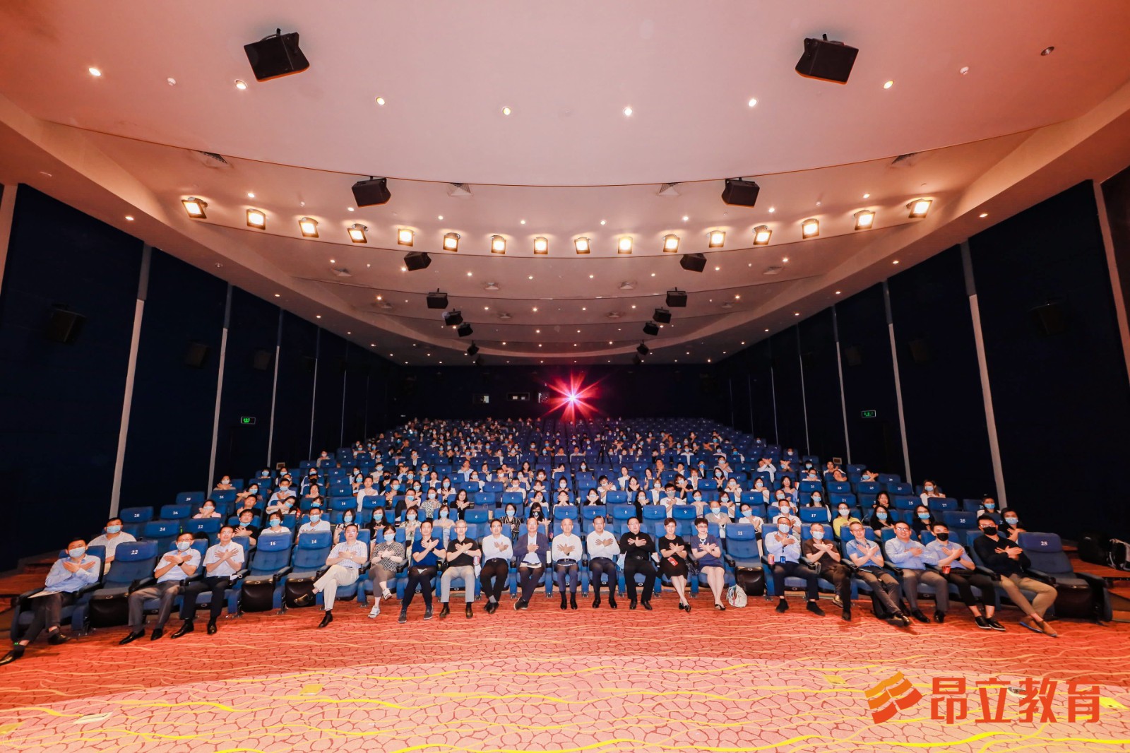 大合影.jpg 大合影.jpg